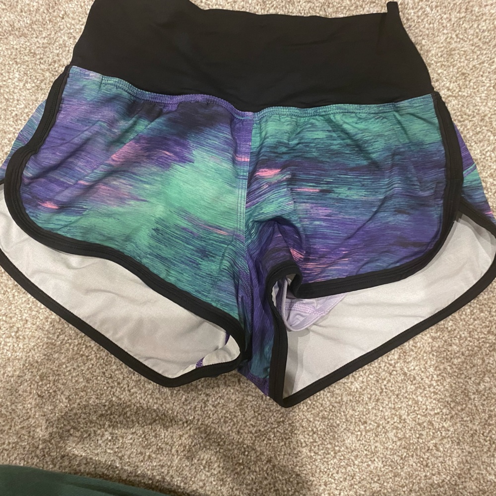 Lululemon high rise, 2.5, speed up multi color shorts